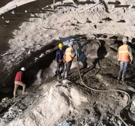 蒸湘拱顶带模注浆料的施工流程及注意事项